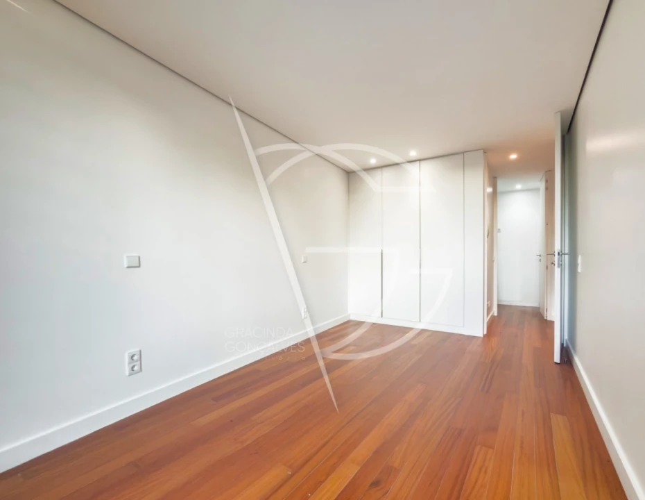 Moradia T4 para Venda em Água Longa Foto 16