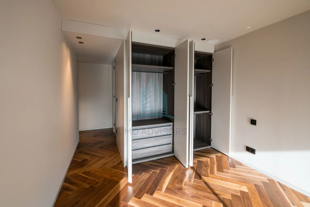 Apartamento T4 para Venda em Lordelo do Ouro e Massarelos Foto 12