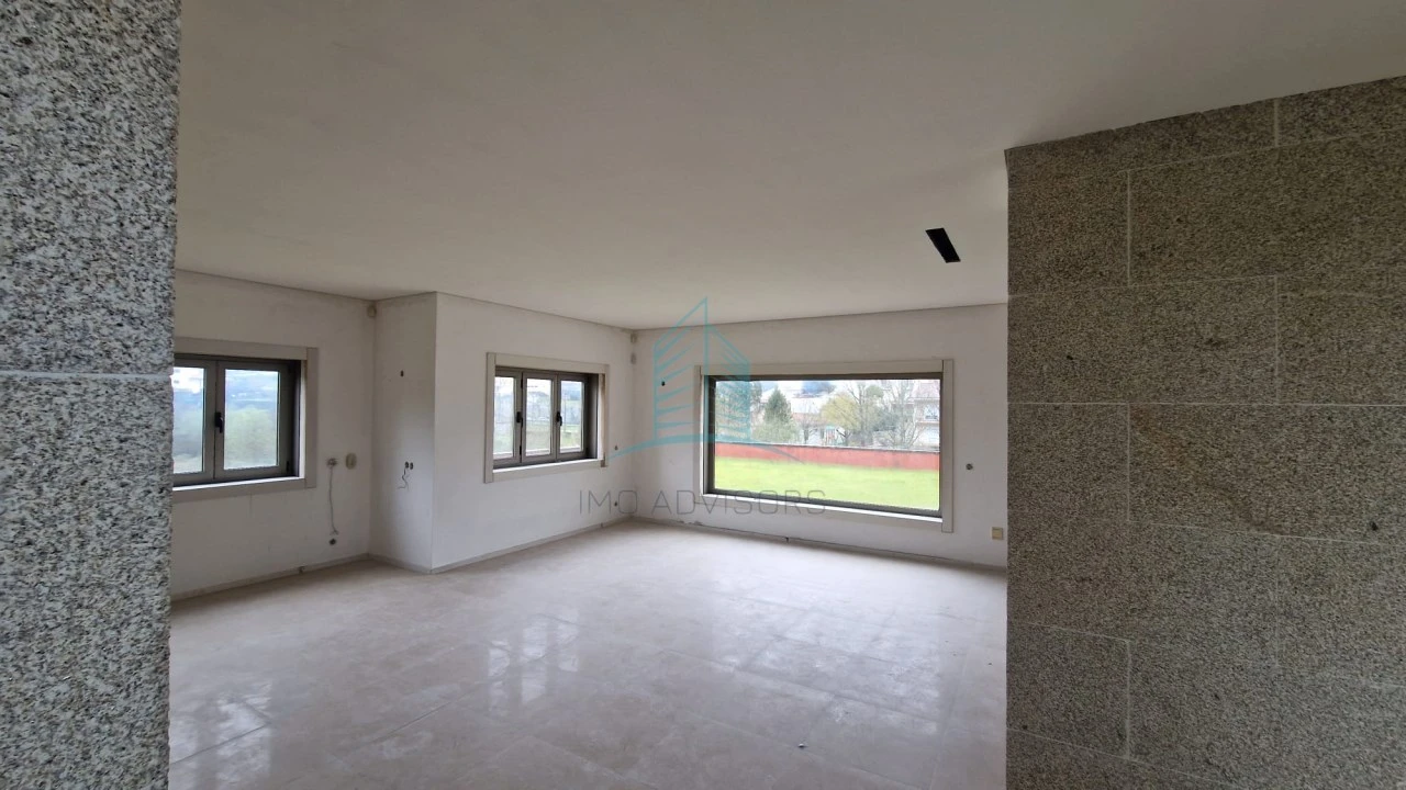 Moradia T4 para Venda em Vila Boa do Bispo Foto 16