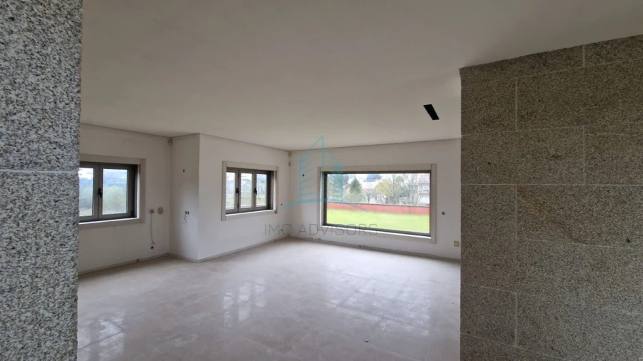 Moradia T4 para Venda em Vila Boa do Bispo Foto 16