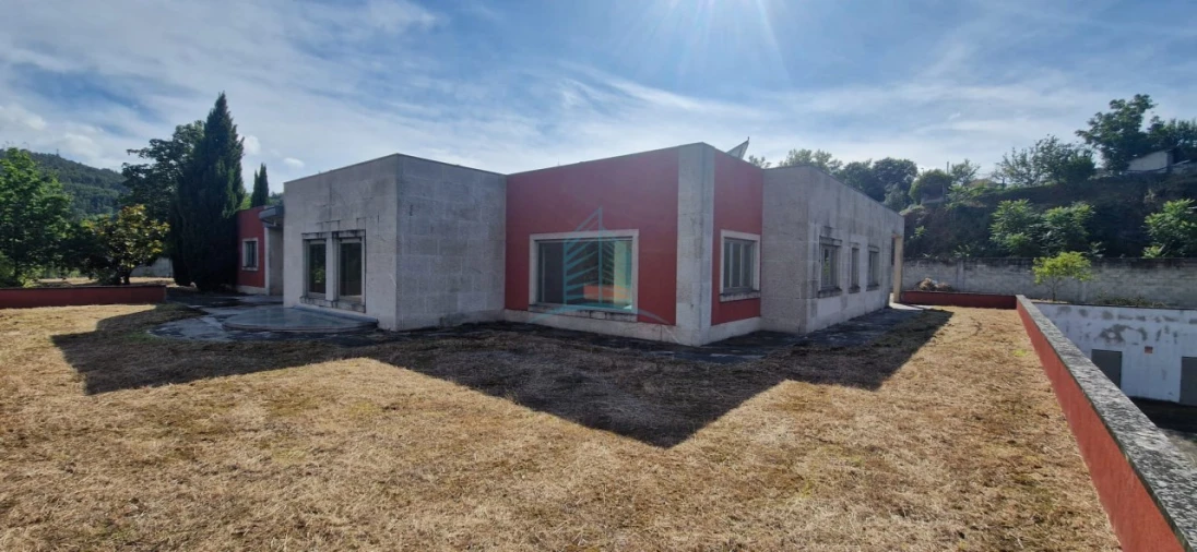 Moradia T4 para Venda em Vila Boa do Bispo Foto 32