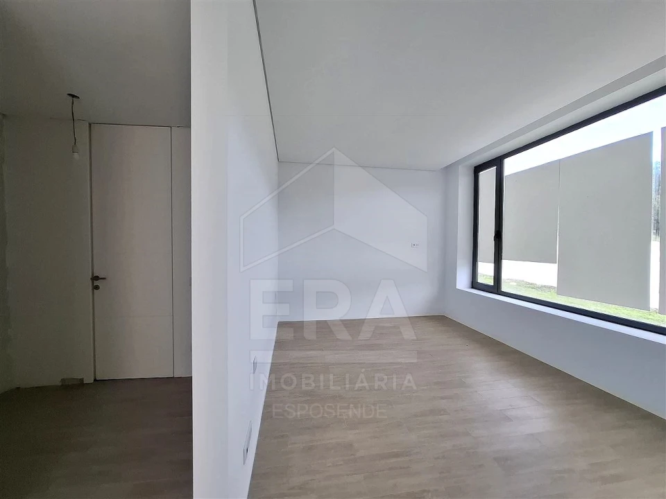 Moradia T3 para Venda em Palmeira de Faro e Curvos Foto 20