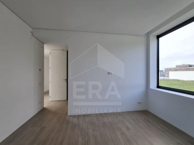 Moradia T3 para Venda em Palmeira de Faro e Curvos Foto 19