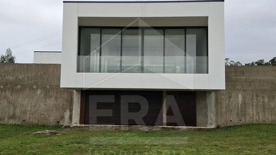 Moradia T3 para Venda em Palmeira de Faro e Curvos