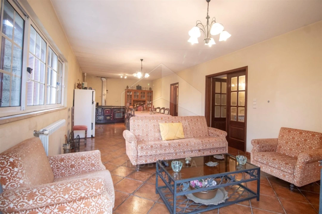 Moradia T5 para Venda em Forjães Foto 1