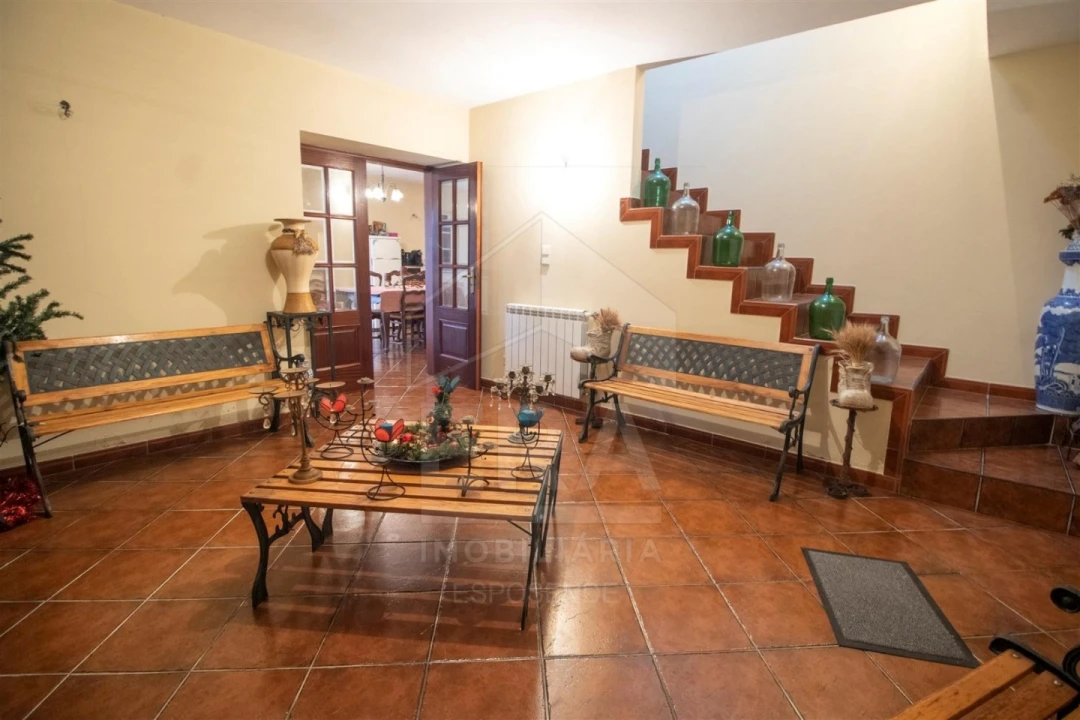 Moradia T5 para Venda em Forjães Foto 3