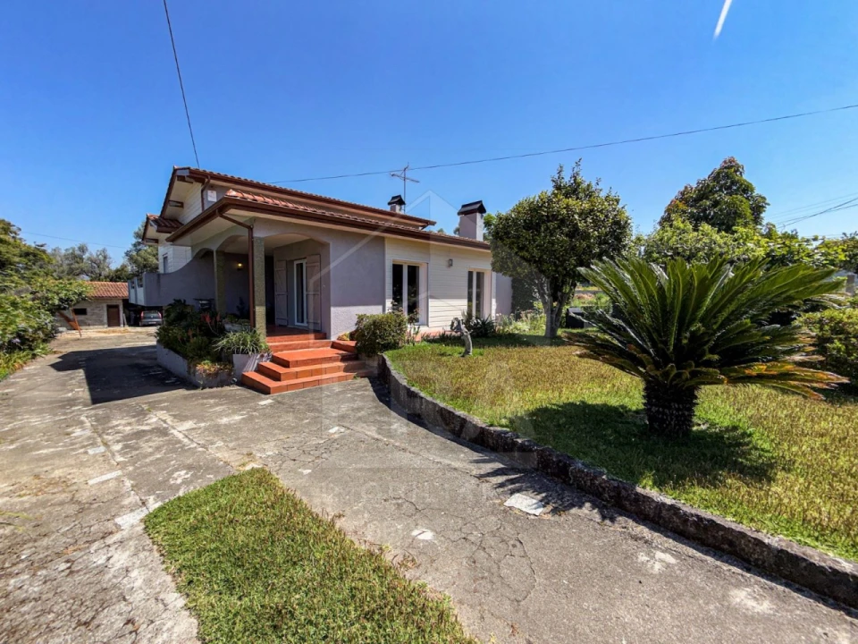 Moradia T3 para Venda em Geraz do Lima (Santa Maria, Santa Leocádia, Moreira), Deão Foto 1