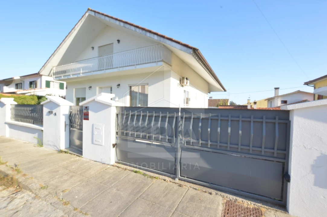 Moradia T4 para Venda em Palmeira de Faro e Curvos Foto 6