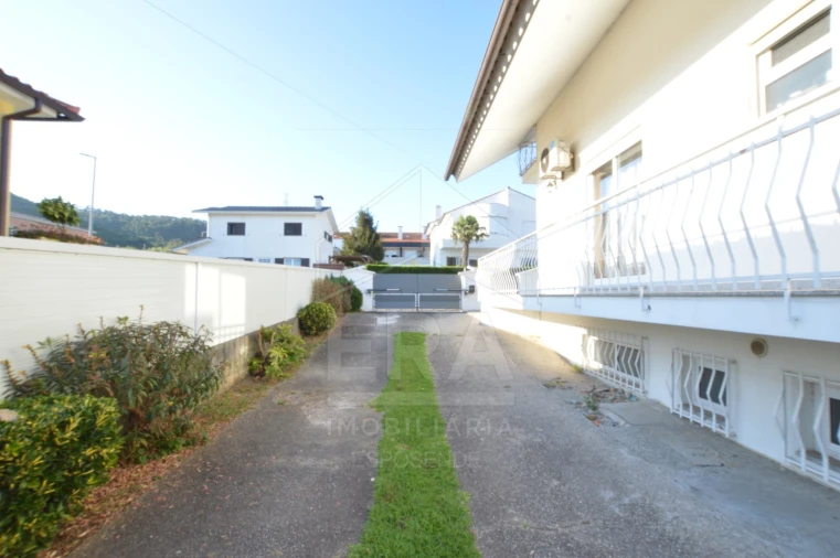 Moradia T4 para Venda em Palmeira de Faro e Curvos Foto 2