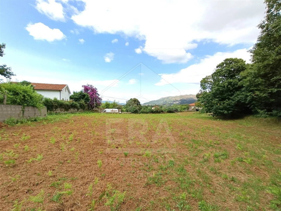 Moradia T2 para Venda em Gondarem Foto 5