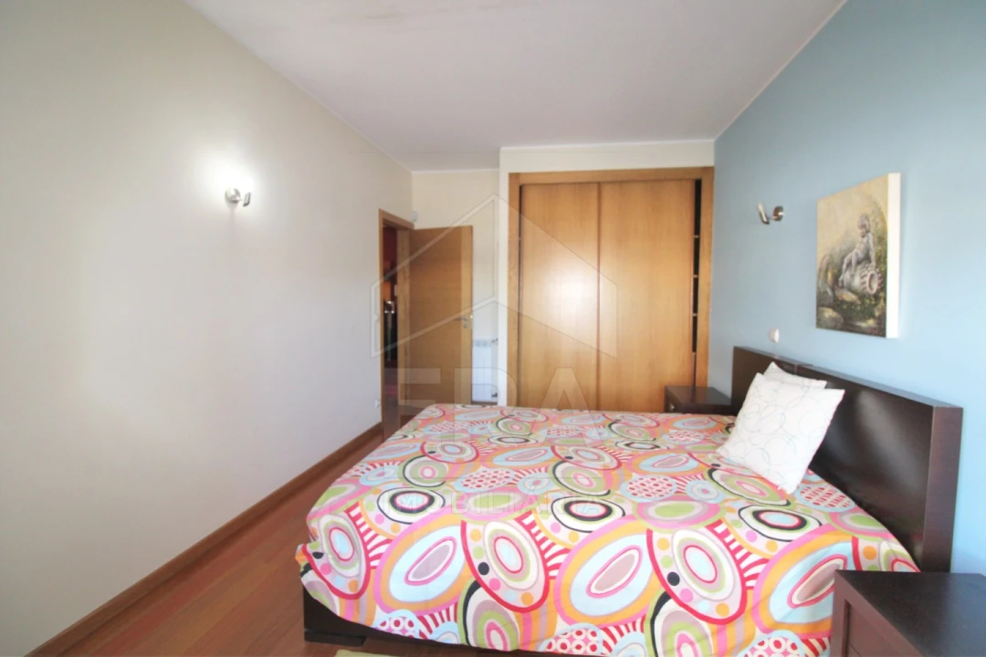 Moradia T4 para Venda em Darque Foto 6