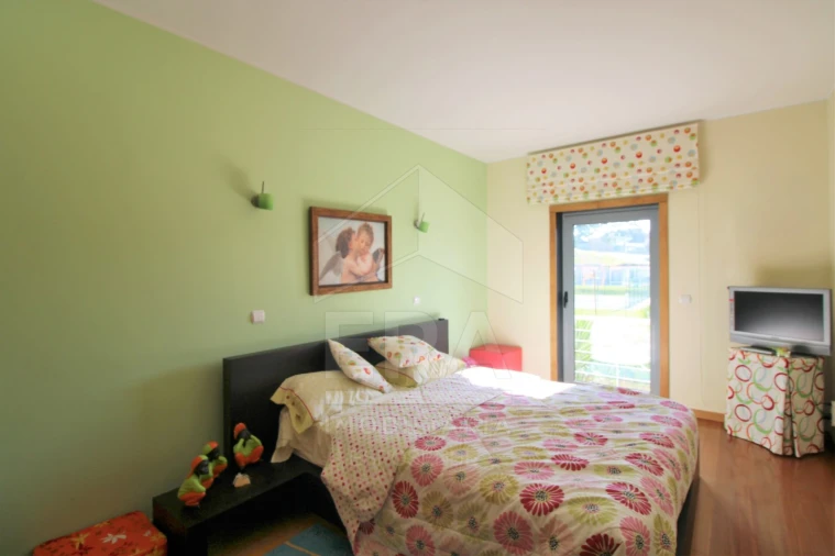 Moradia T4 para Venda em Darque Foto 4