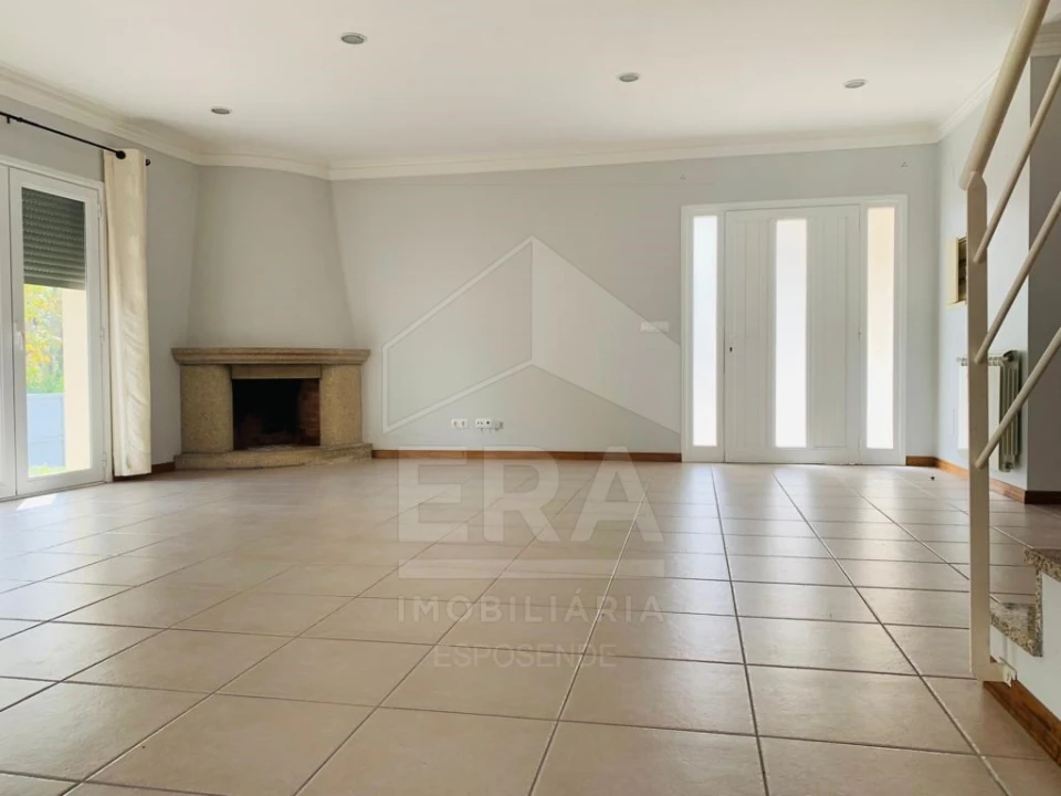 Moradia T5 para Venda em Antas Foto 6