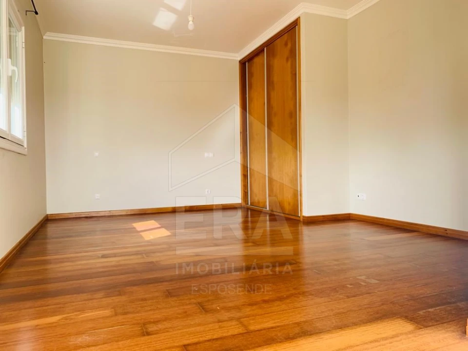 Moradia T5 para Venda em Antas Foto 20