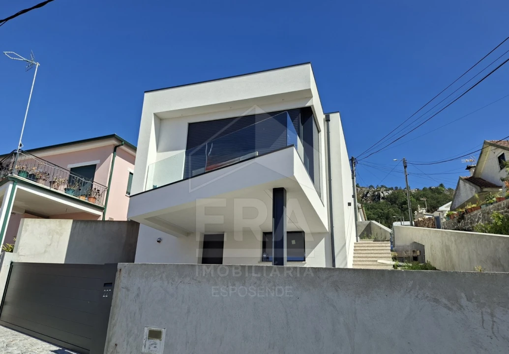Moradia T3 para Venda em Belinho e Mar Foto 1