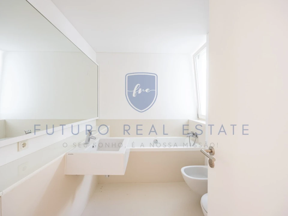 Moradia T3 para Venda em São Martinho Foto 23