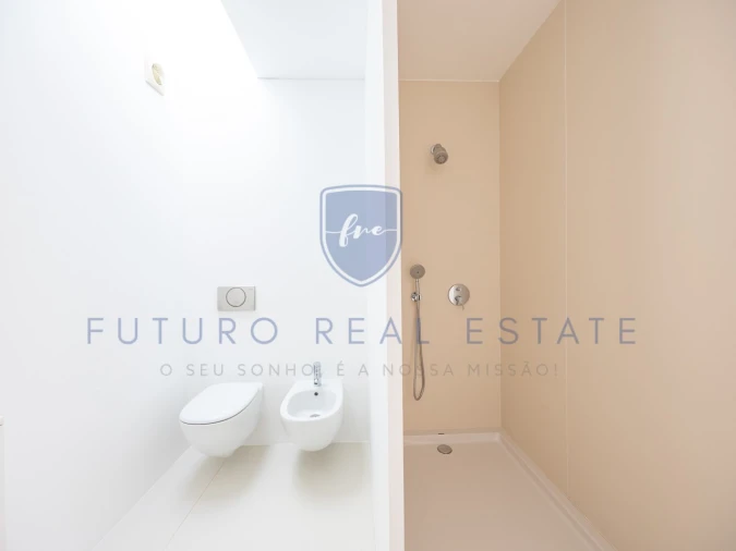 Moradia T3 para Venda em São Martinho Foto 22