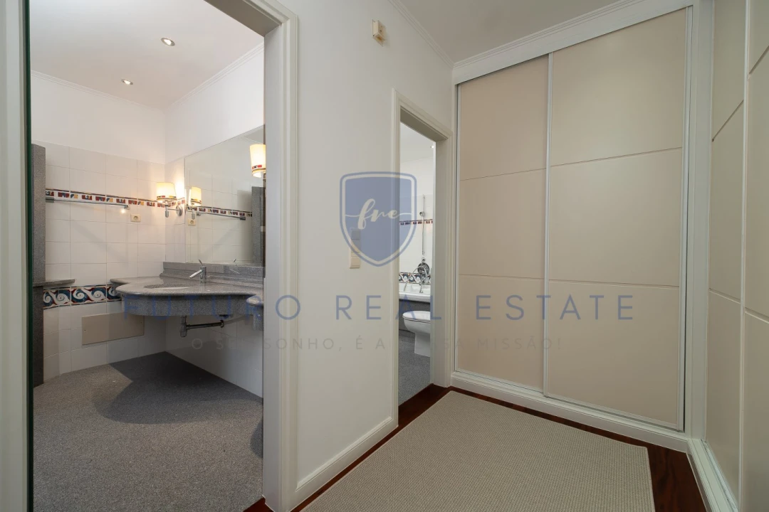 Moradia T4 para Venda em Funchal (Se) Foto 24