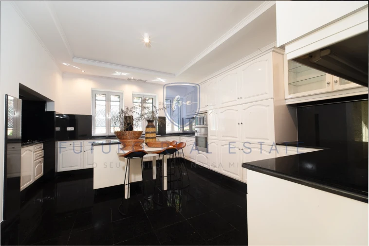 Moradia T4 para Venda em Funchal (Se) Foto 8