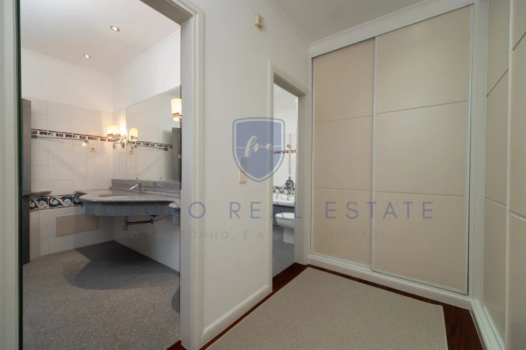 Moradia T4 para Venda em Funchal (Se) Foto 24