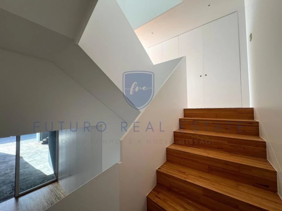 Moradia T4 para Venda em São Martinho Foto 16