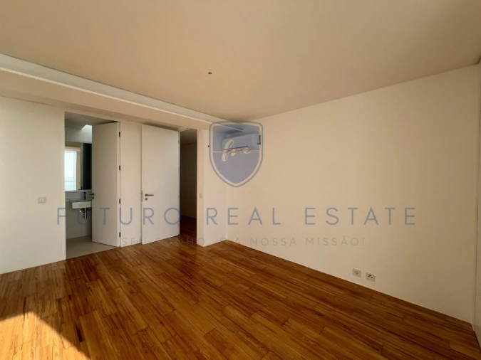 Moradia T4 para Venda em São Martinho Foto 23