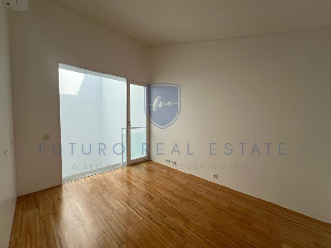 Moradia T4 para Venda em São Martinho Foto 32