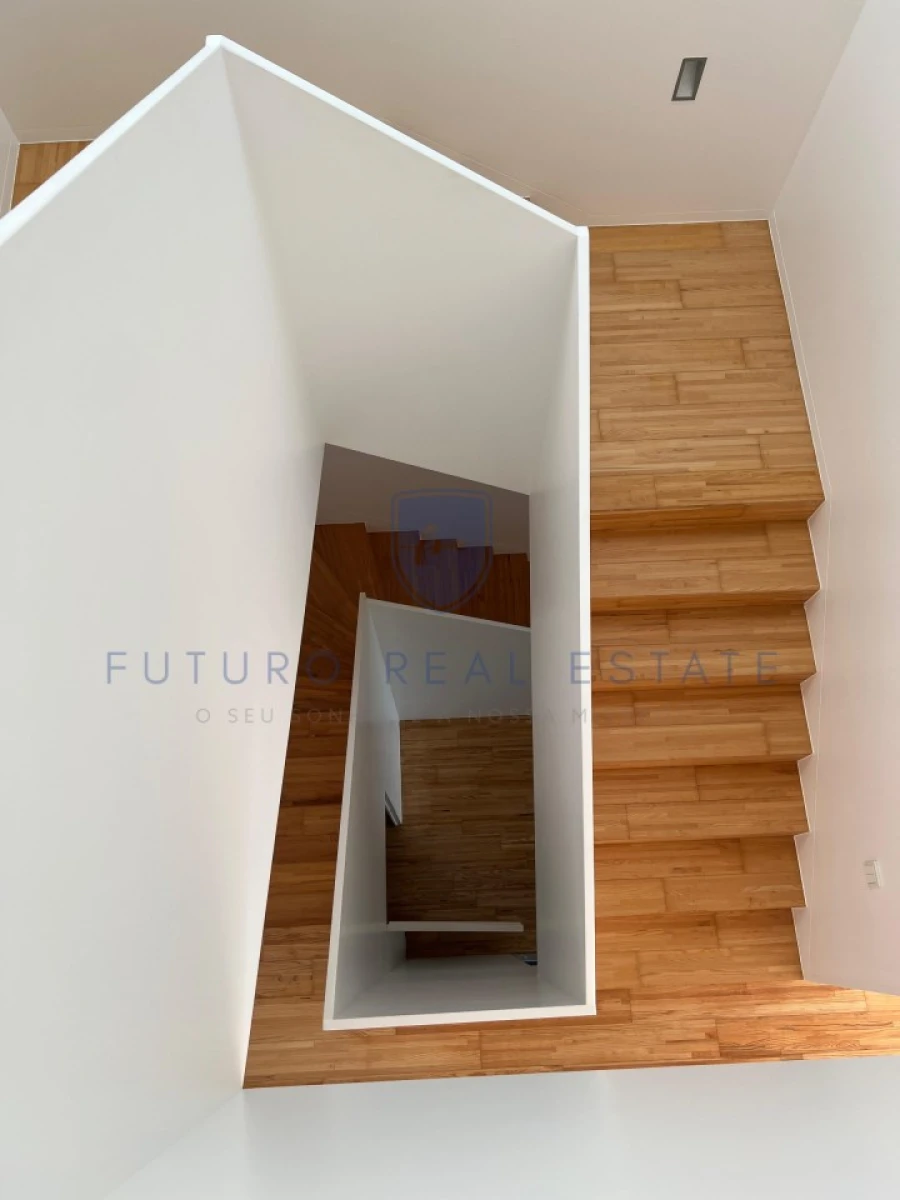 Moradia T4 para Venda em São Martinho Foto 21