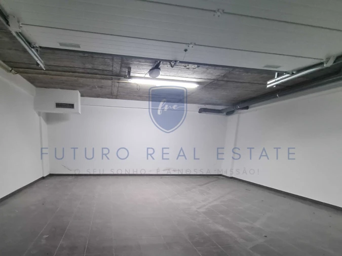 Garagem para Venda em Caniço