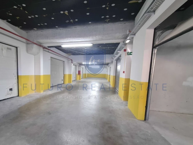 Garagem para Venda em Caniço Foto 3