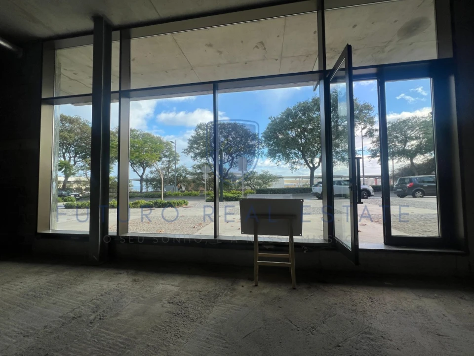 Loja para Arrendamento em São Martinho Foto 10