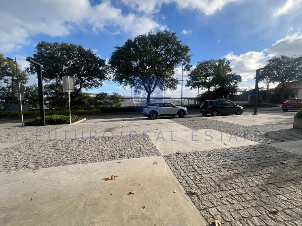 Loja para Arrendamento em São Martinho Foto 12