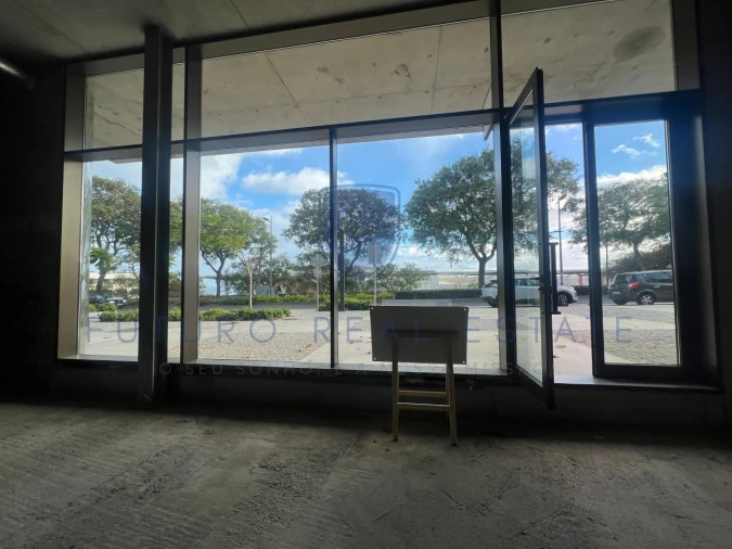 Loja para Arrendamento em São Martinho Foto 10