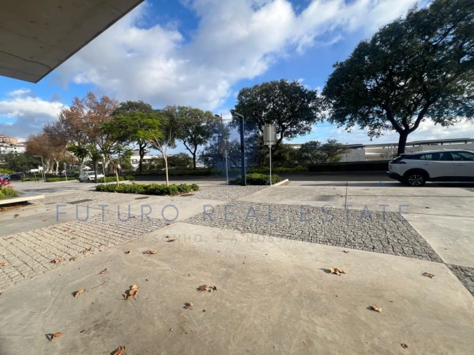 Loja para Arrendamento em São Martinho Foto 11