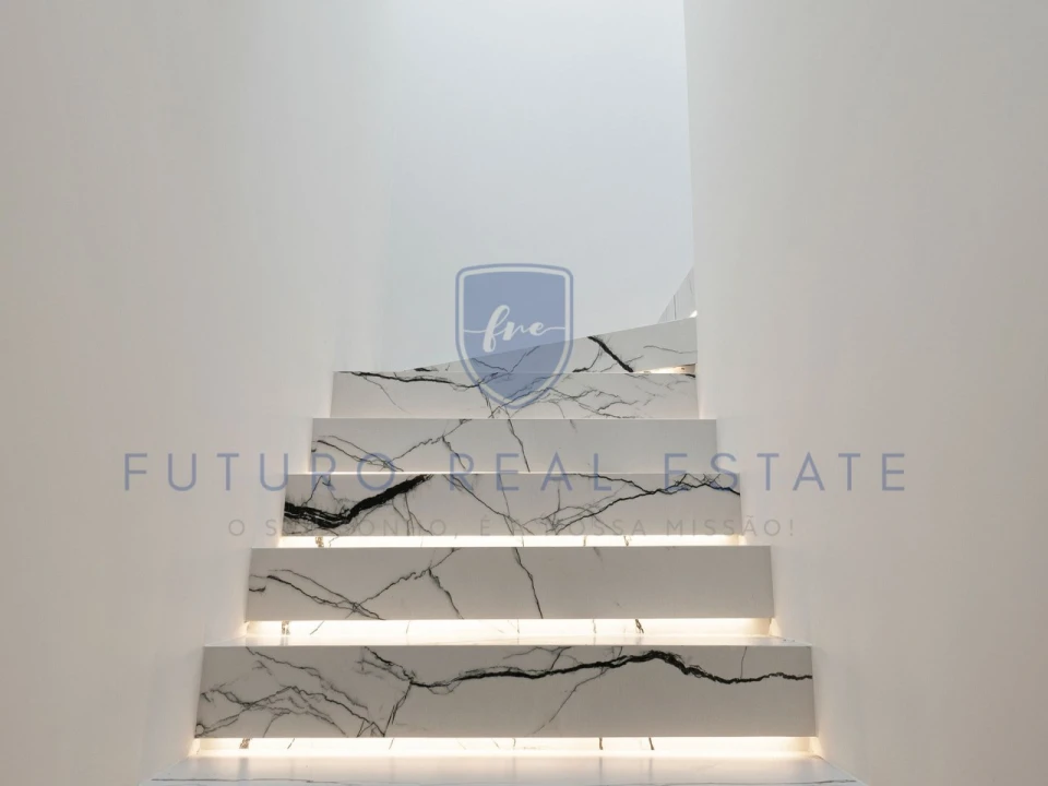 Moradia T3 para Venda em Arco da Calheta Foto 97