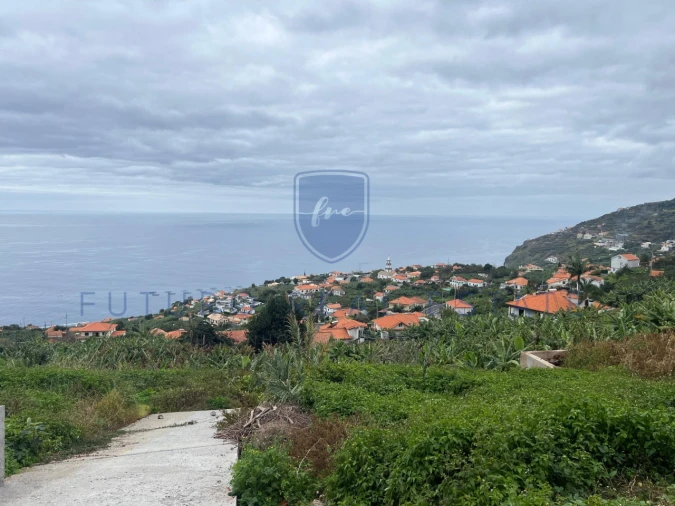 Terreno para Venda em Arco da Calheta Foto 1