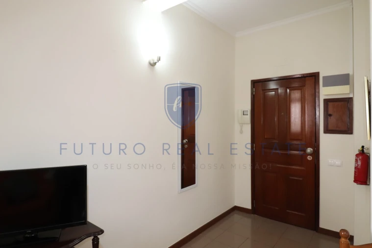 Apartamento T1 para Venda em São Martinho Foto 2