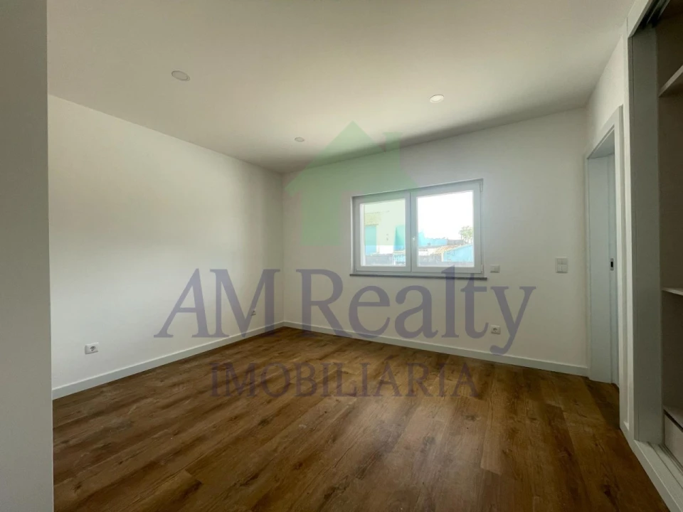 Moradia T4 para Venda em Atouguia da Baleia Foto 12