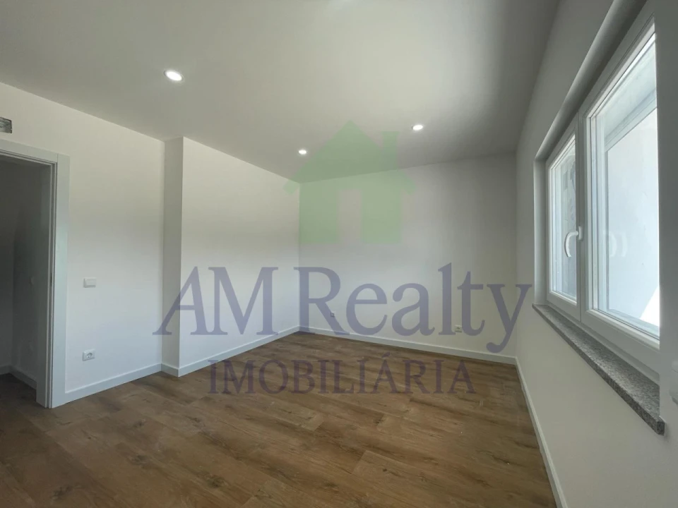 Moradia T4 para Venda em Atouguia da Baleia Foto 15