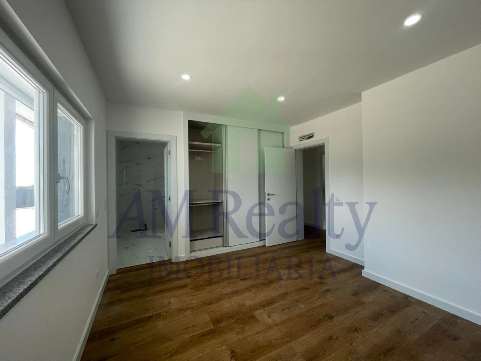 Moradia T4 para Venda em Atouguia da Baleia Foto 16