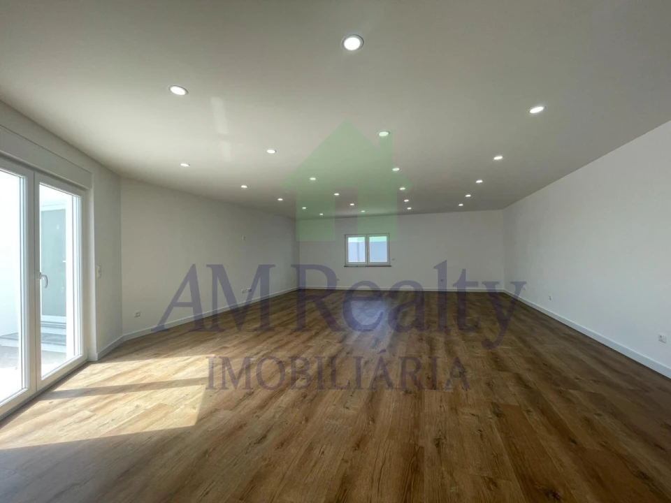 Moradia T4 para Venda em Atouguia da Baleia Foto 18