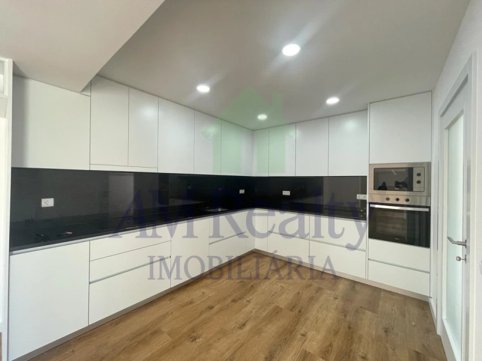 Moradia T4 para Venda em Atouguia da Baleia Foto 17