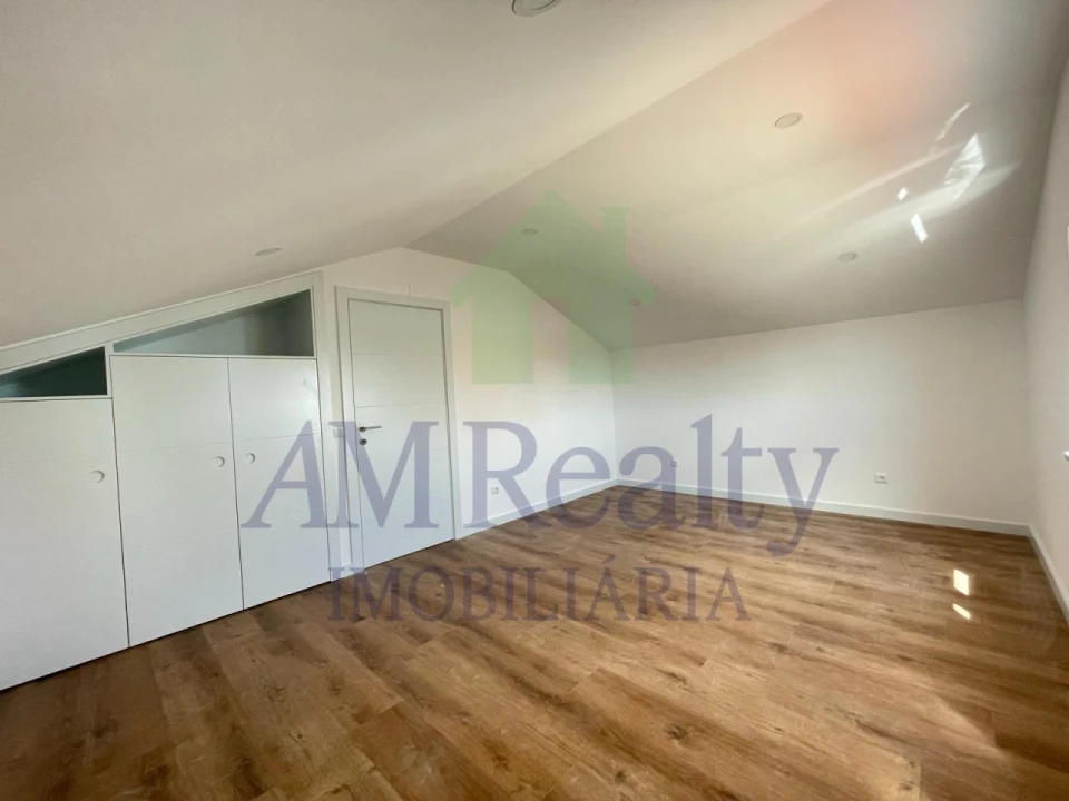 Moradia T4 para Venda em Atouguia da Baleia Foto 28