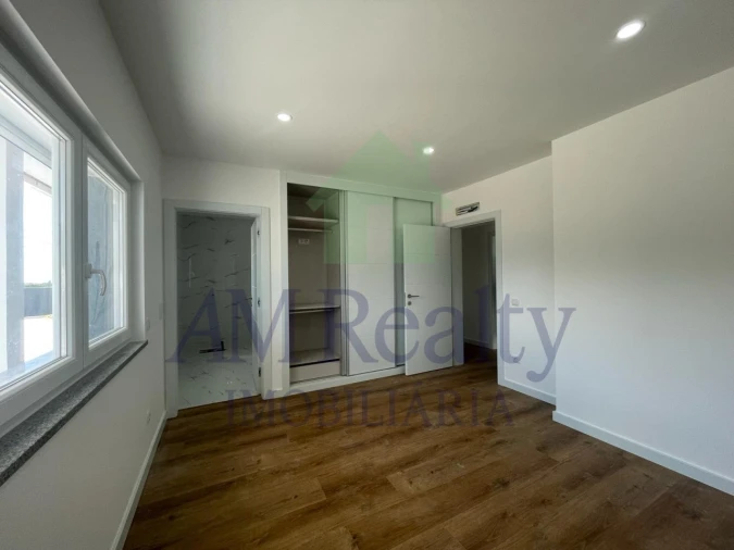 Moradia T4 para Venda em Atouguia da Baleia Foto 16