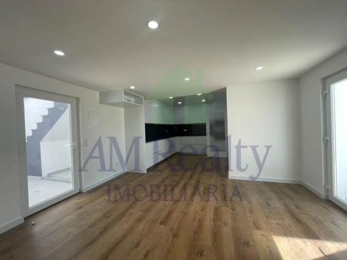 Moradia T4 para Venda em Atouguia da Baleia Foto 19