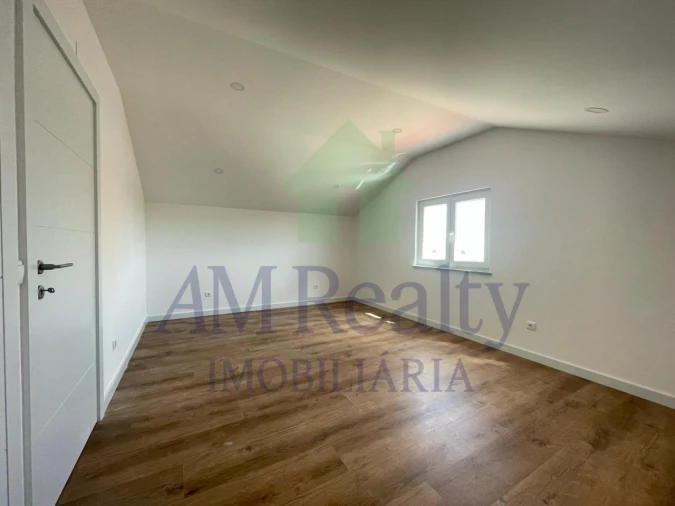 Moradia T4 para Venda em Atouguia da Baleia Foto 26