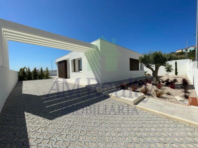 Moradia T3 para Venda em Lourinhã e Atalaia Foto 1