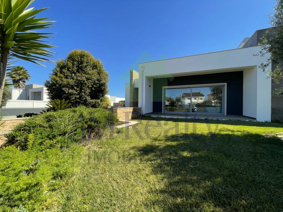 Moradia T4 para Venda em Atouguia da Baleia Foto 11