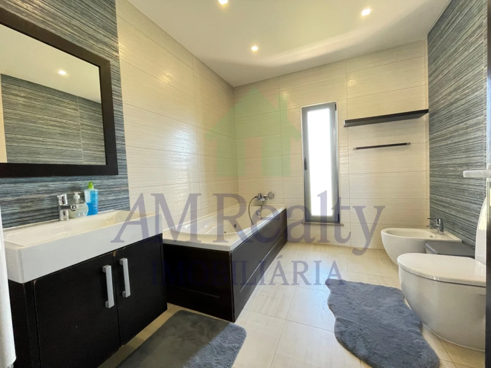 Moradia T4 para Venda em Atouguia da Baleia Foto 36