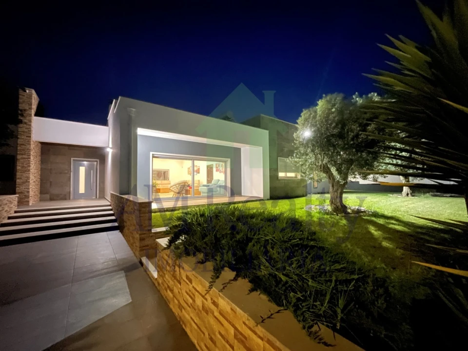 Moradia T4 para Venda em Atouguia da Baleia Foto 2